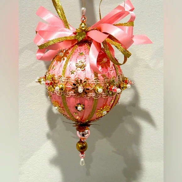 Vintage repurposed holiday Christmas ornament - Picture 1 of 10